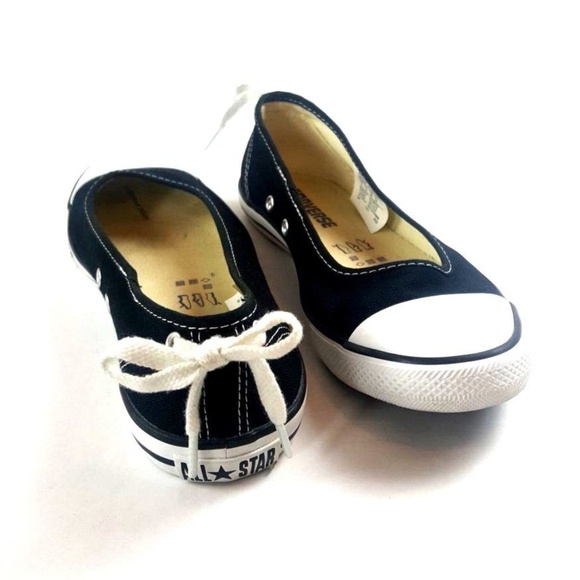 converse bow slip on